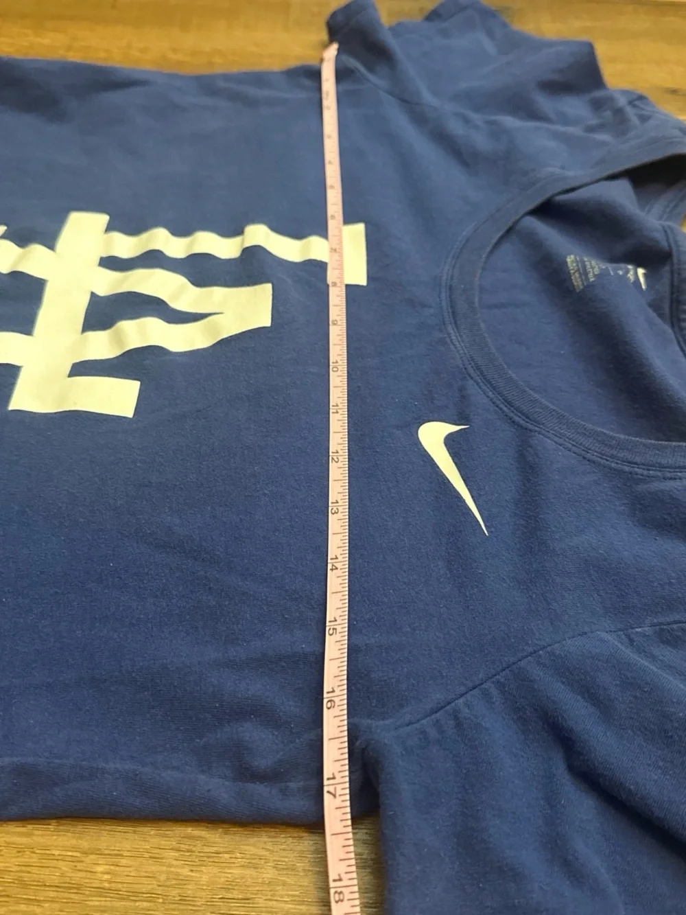 Nike  Women LA Logo T-Shirt in Royal Blue
